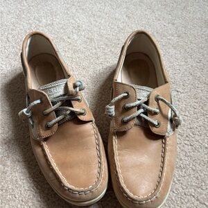 Women’s Sperry in Tan and Cream – Classic Deck Style